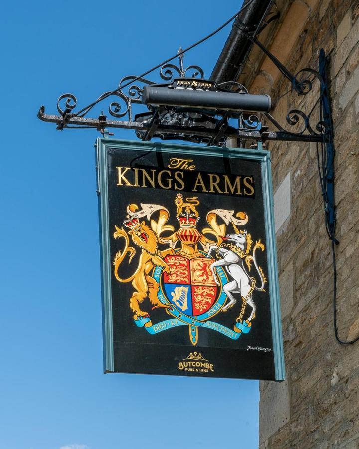 The Kings Arms Hotel Melksham Luaran gambar